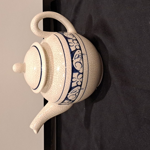 Classic Vtg Dedham Pottery "Dedham Rabbit" Pattern Teapot W/lid. Blue & White - Picture 2 of 6